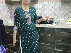 Punjabi stepmother said that to send an grease message to the stepson, the box strike the stepmother's palm in the stepmother lock, the kitchen wheel stepmother cooked a fine lesson, instructed a good lesson, took hold of the pulverize-stick of the putt a